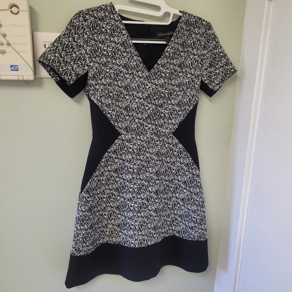 Banana Republic Short Sleeve Mini Dress Black and Gray Size 00P